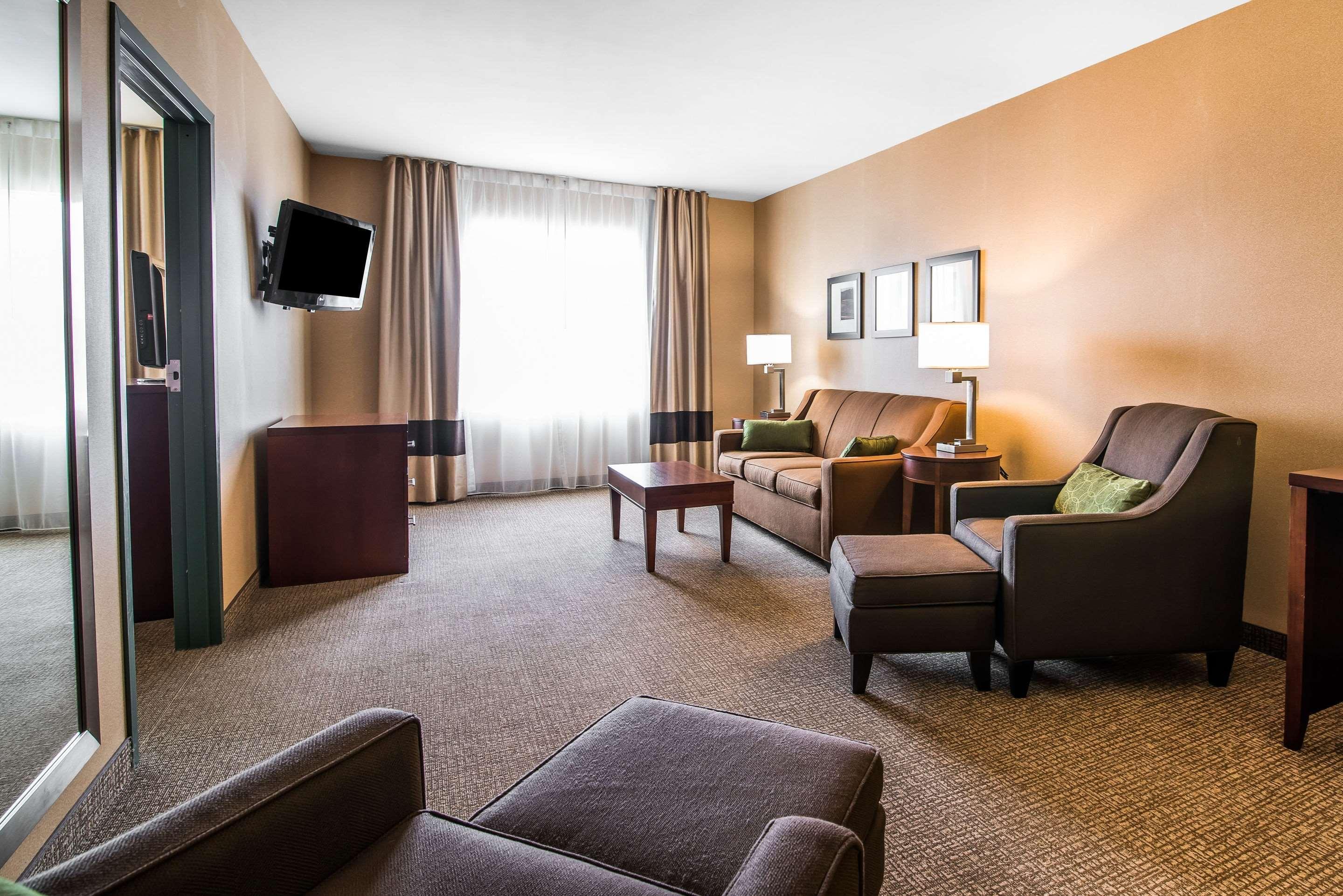 Quality Inn & Suites Towanda Exterior photo